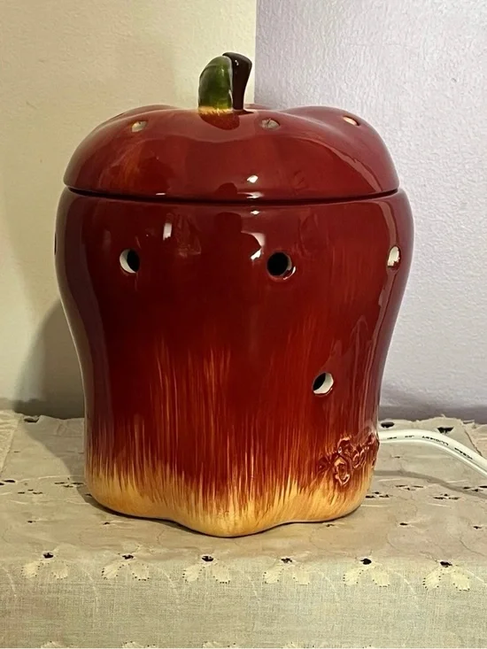 Scentsy Retired 2010 Big Red Apple Full Size Warmer & Wax Bar NIB - Picture 3 of 9